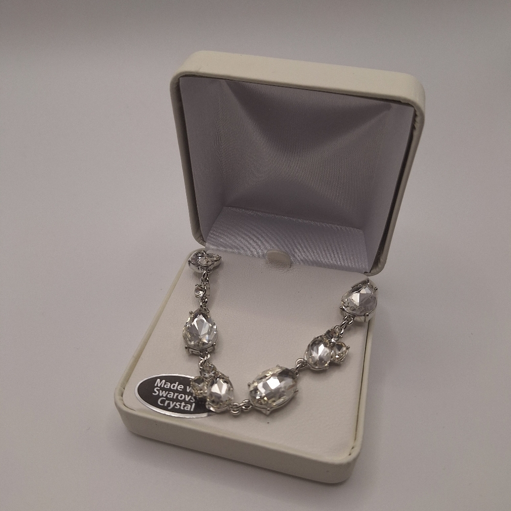 Boxed Swarovski Crystal Statement Necklace – Silver Tone - Picture 2 of 8